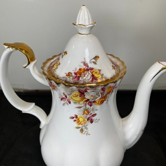 1960's Vintage Royal Albert 10" Tall Lenora Teapot in excellent condition, - Picture 5 of 10